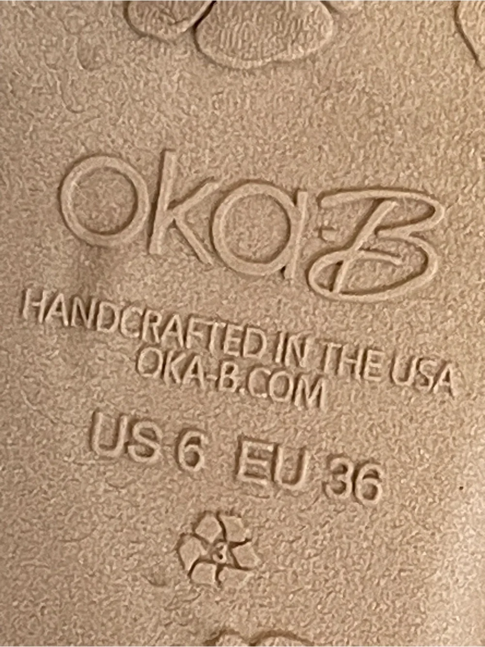 Okabashi Women’s Strappy Tan, Orange, Gold Feather Accents Sandals Sz 6